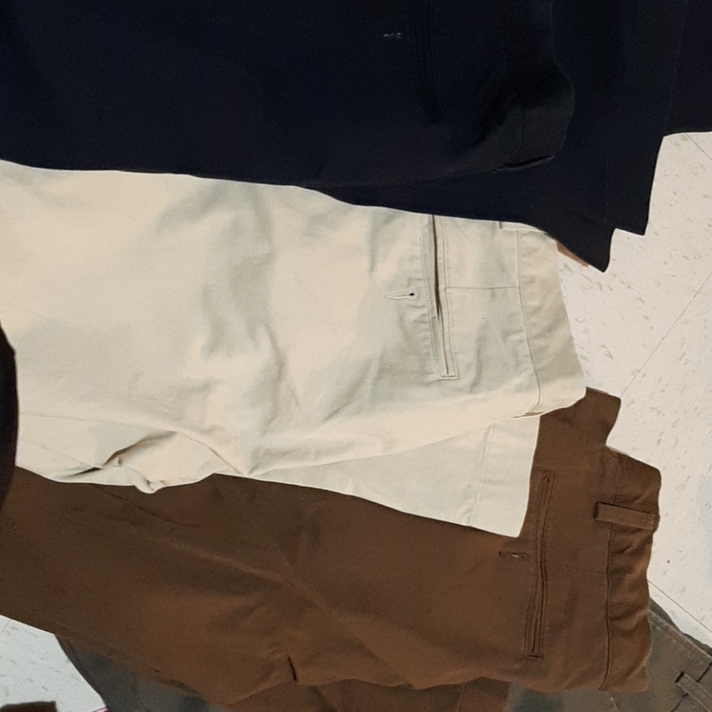 Men's dress pants 2 are 33 1 is 32